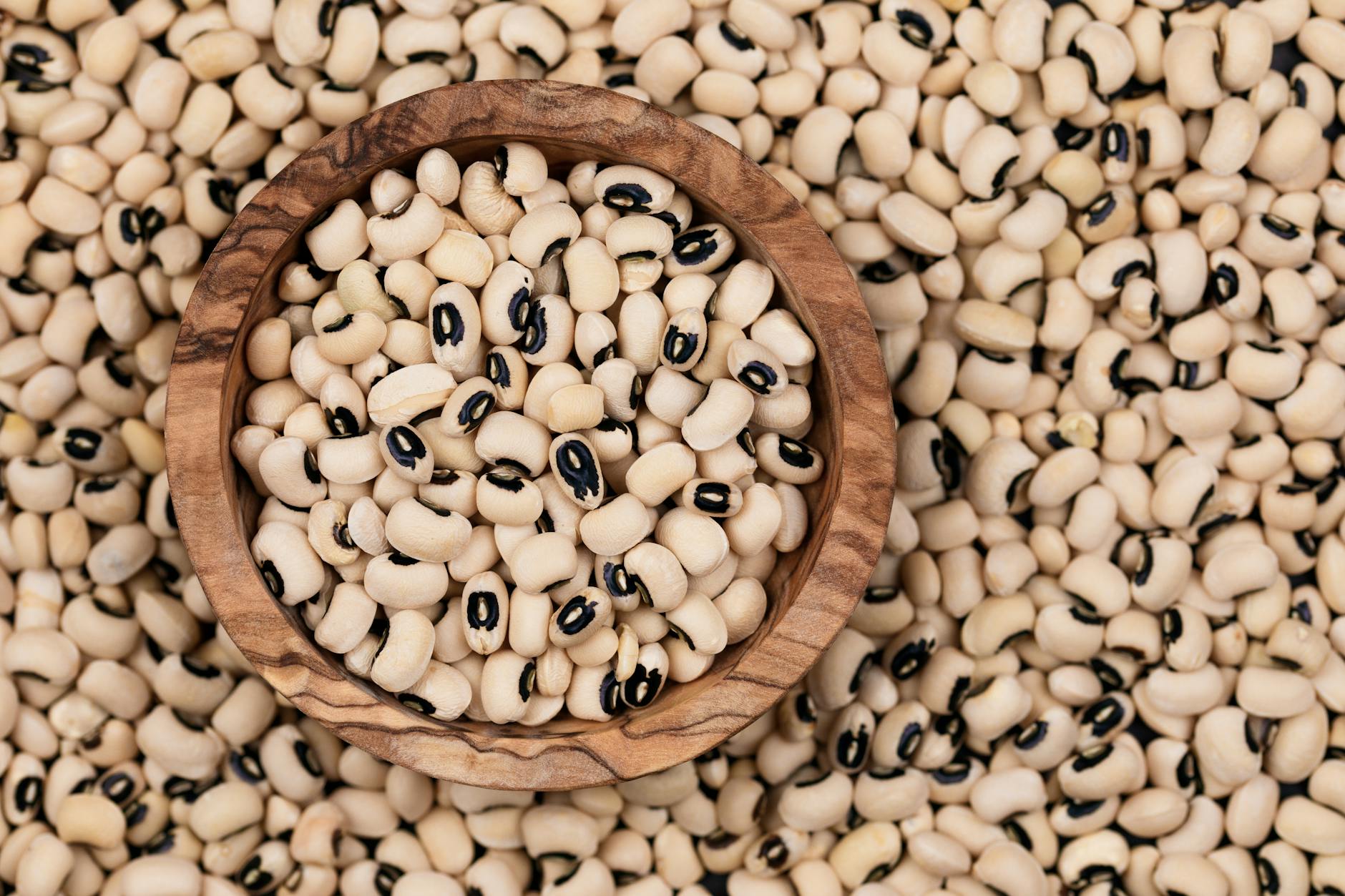 Bowl of black-eyed peas, a top molybdenum source